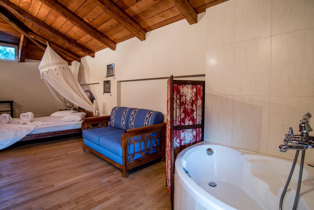 Porto Koukla Hotel